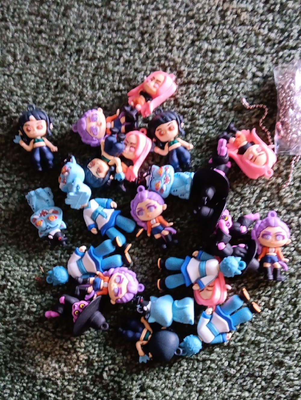 20 Piece Set Of Kpop Keychain Charms .